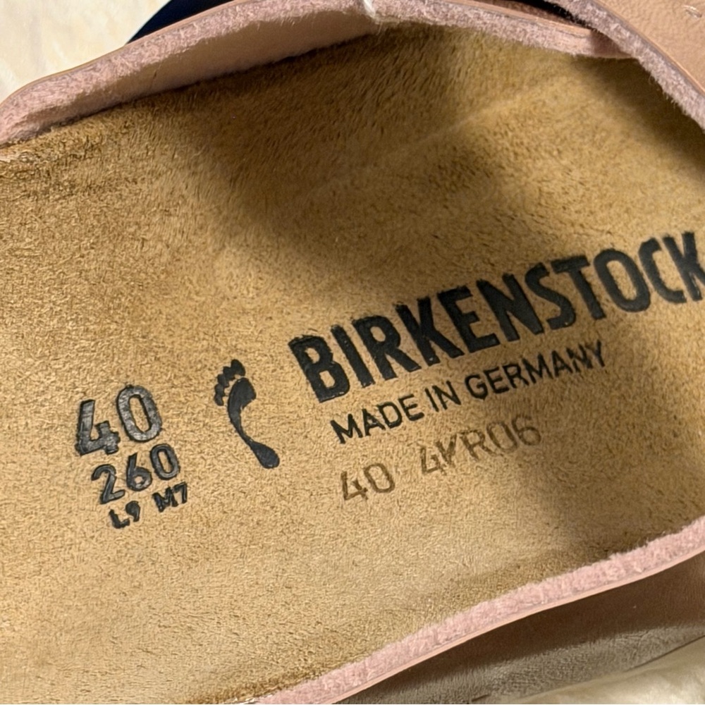 Birkenstock Women’s Cream and Rose Gold Arizona Sandals, Sz 9 Narrow - Picture 3 of 5